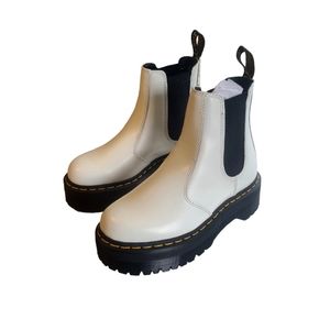 BNWT Doc Martens Quad Retro Style AW004 Men's Size 6, Women's 5. Unisex. B&W